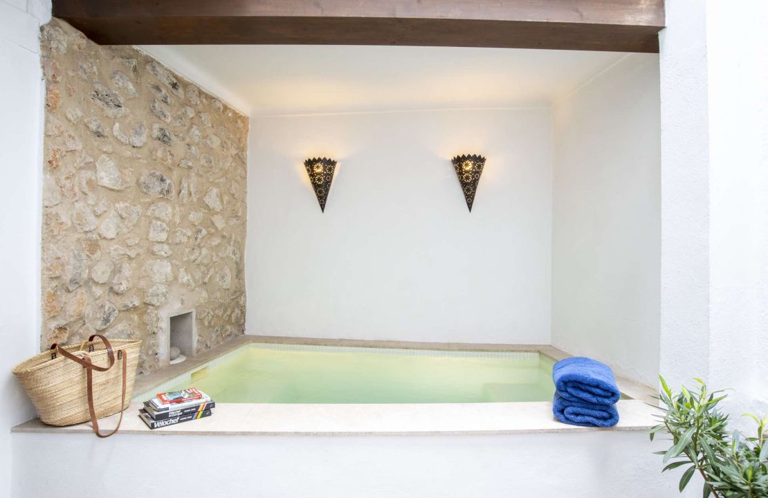 Hermosa casa en Mallorca Pollensa en venta situada en una tranquila calle