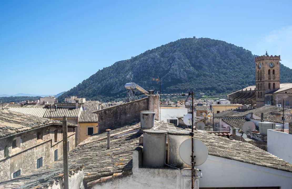 Hermosa casa en Mallorca Pollensa en venta situada en una tranquila calle