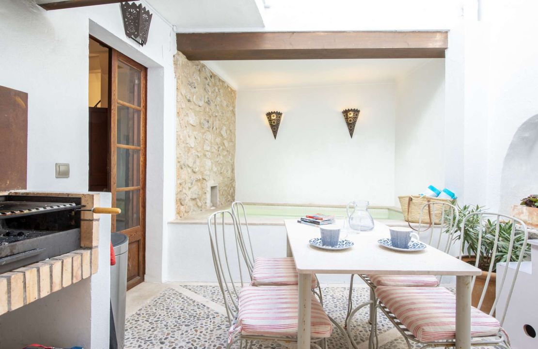 Hermosa casa en Mallorca Pollensa en venta situada en una tranquila calle