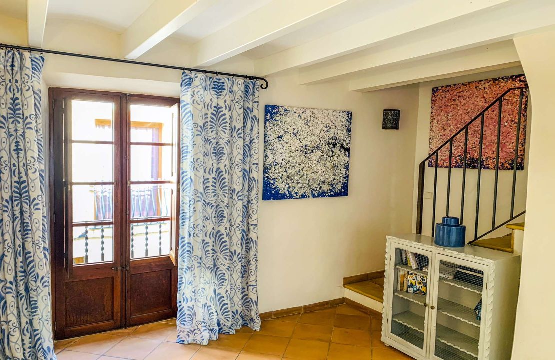 Hermosa casa en Mallorca Pollensa en venta situada en una tranquila calle