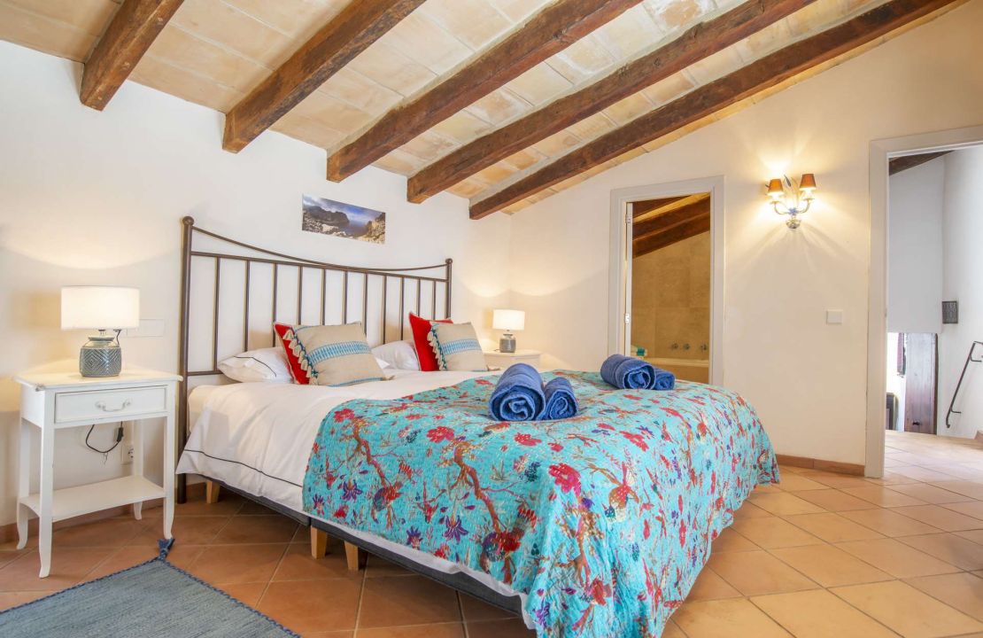 Hermosa casa en Mallorca Pollensa en venta situada en una tranquila calle