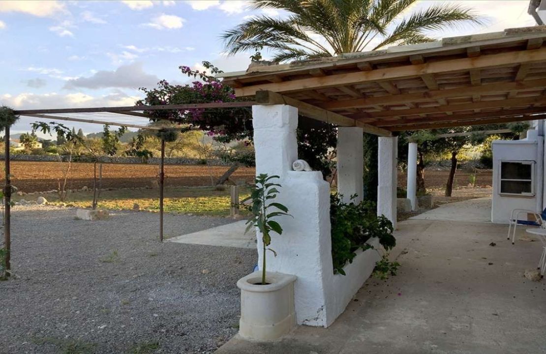Country house with holiday rental license in Puerto Pollensa Mallorca with project to build a new house with pool