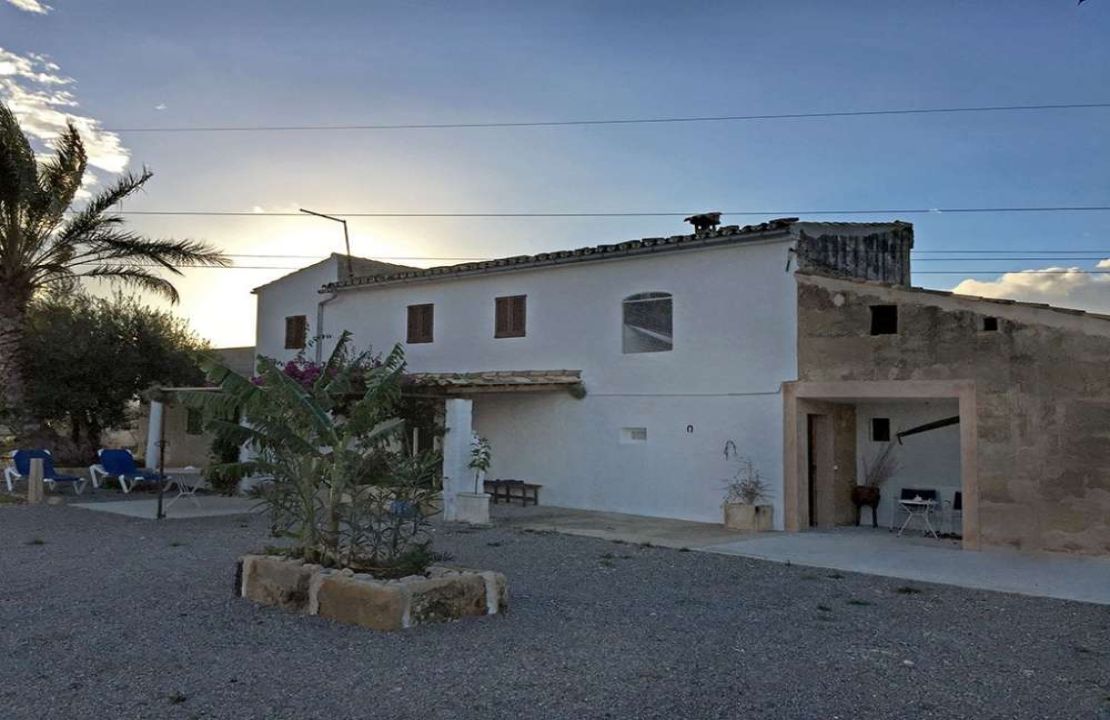 Country house with holiday rental license in Puerto Pollensa Mallorca with project to build a new house with pool