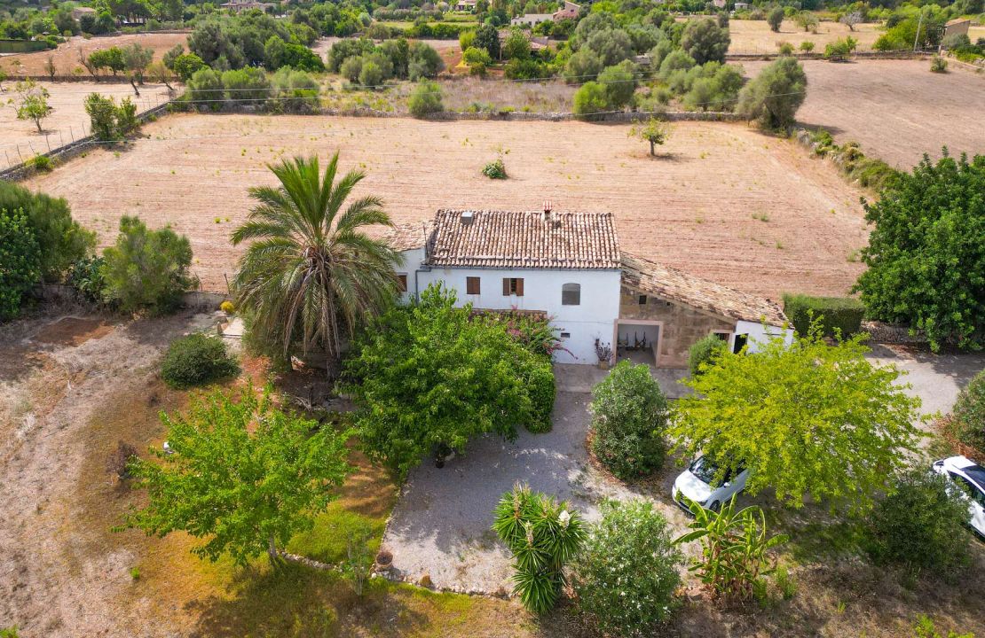 Country house with holiday rental license in Puerto Pollensa Mallorca with project to build a new house with pool