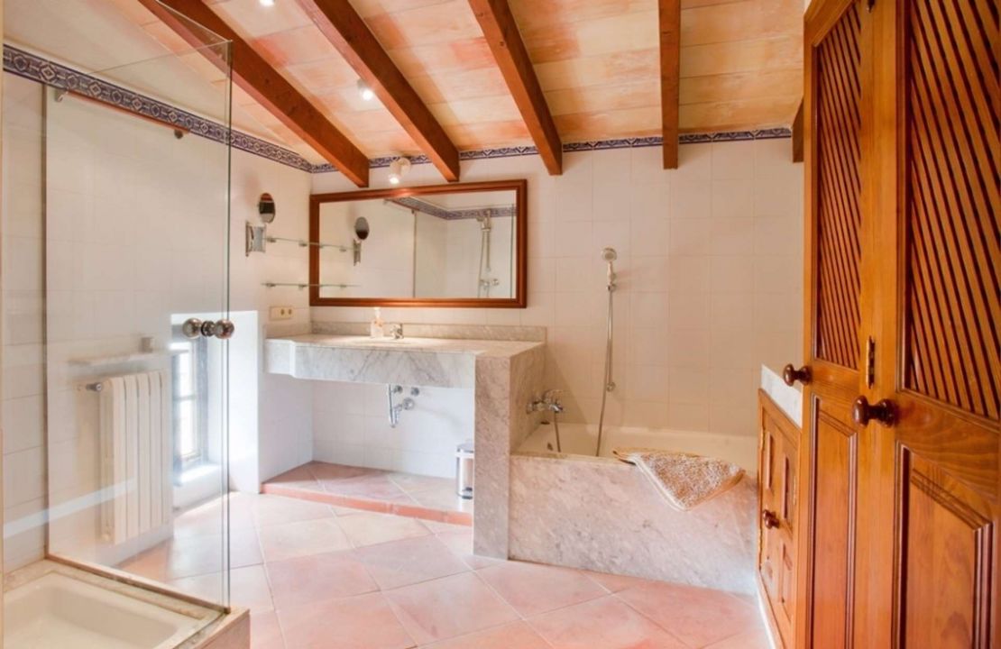 Fantastisches Haus in Cala San Vincente mit drei Gästehäusern, zwei Pools und Tennisplatz