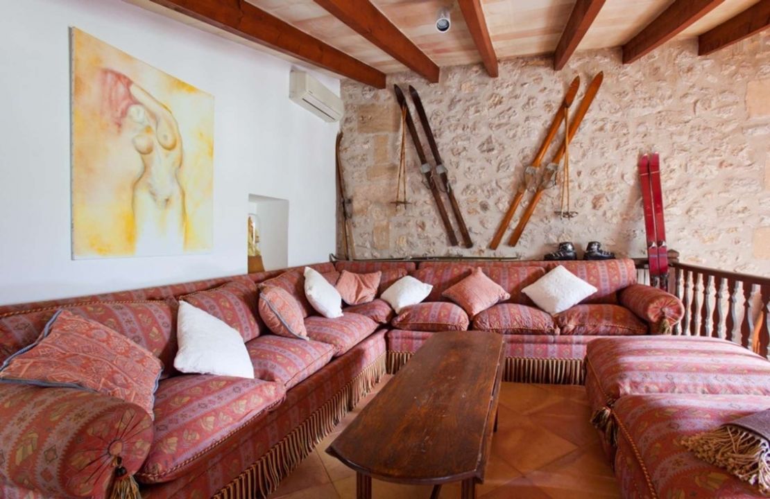 Fantastisches Haus in Cala San Vincente mit drei Gästehäusern, zwei Pools und Tennisplatz