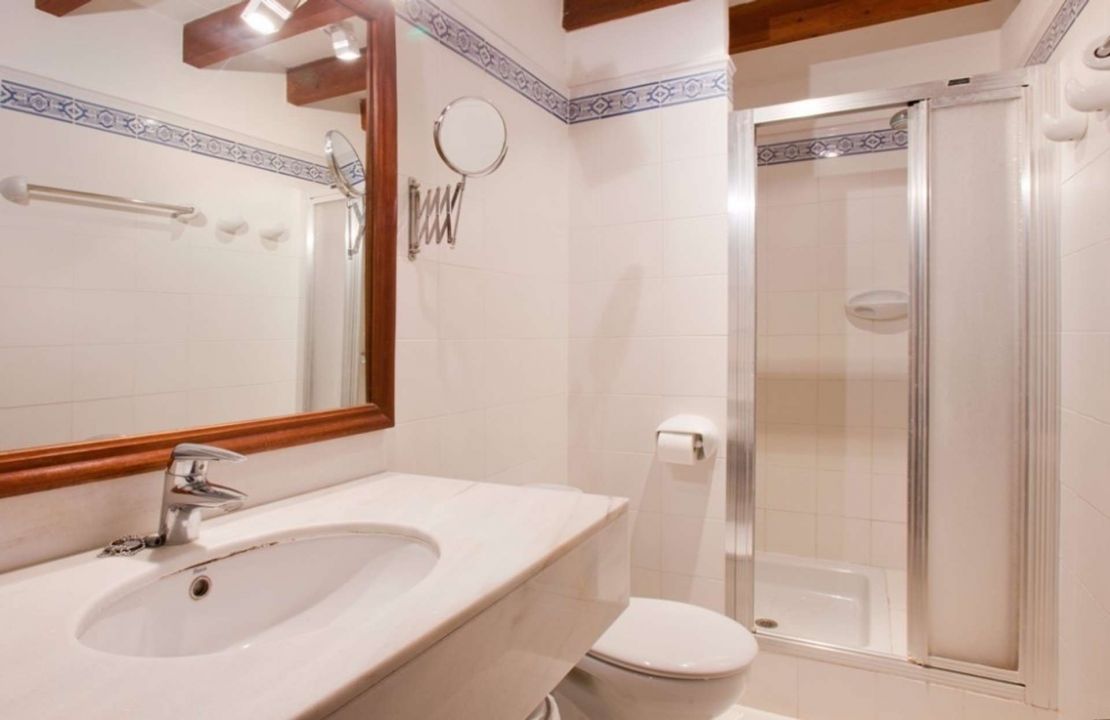 Fantastisches Haus in Cala San Vincente mit drei Gästehäusern, zwei Pools und Tennisplatz