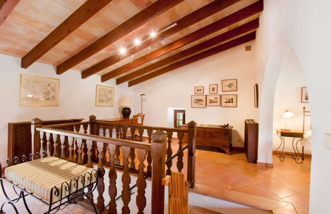 Fantastisches Haus in Cala San Vincente mit drei Gästehäusern, zwei Pools und Tennisplatz