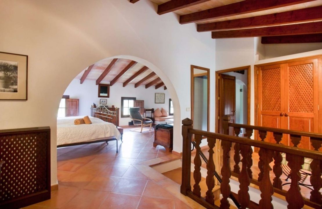Fantastisches Haus in Cala San Vincente mit drei Gästehäusern, zwei Pools und Tennisplatz