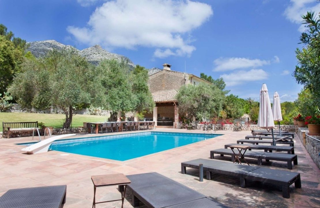 Fantastisches Haus in Cala San Vincente mit drei Gästehäusern, zwei Pools und Tennisplatz