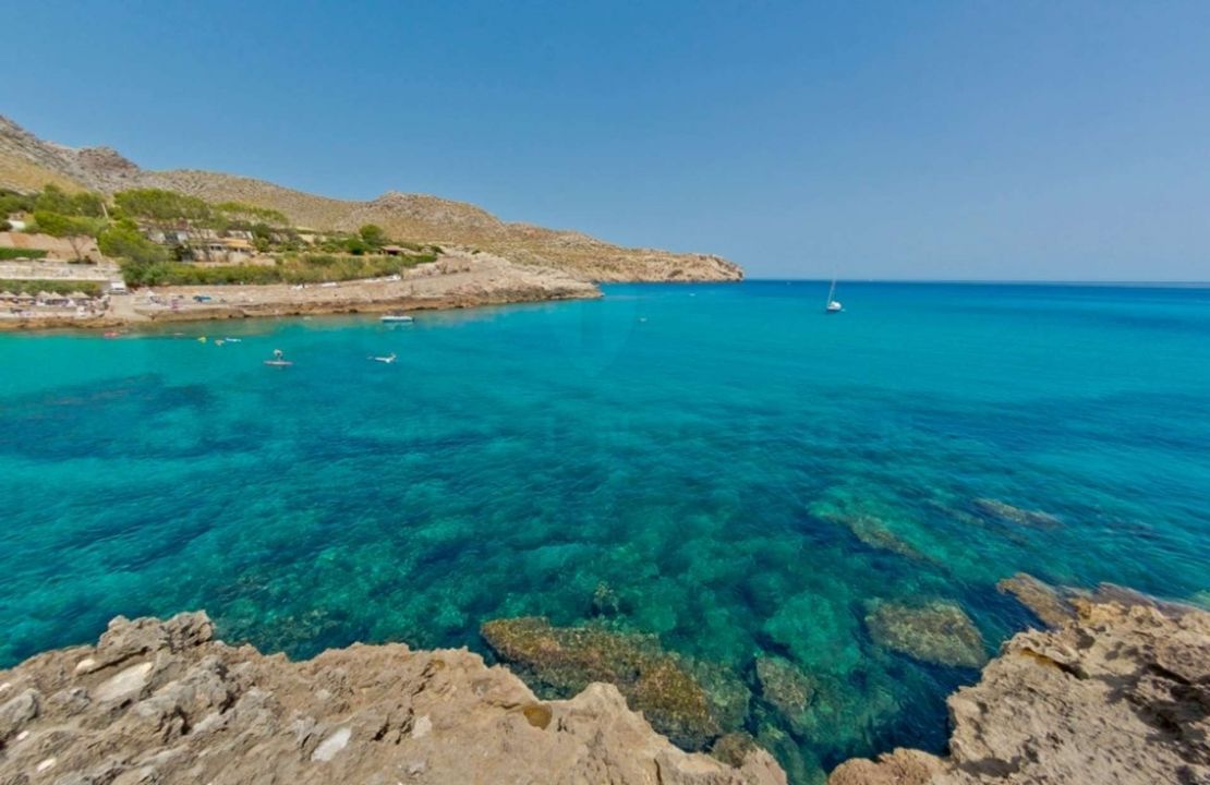 Fantastisches Haus in Cala San Vincente mit drei Gästehäusern, zwei Pools und Tennisplatz