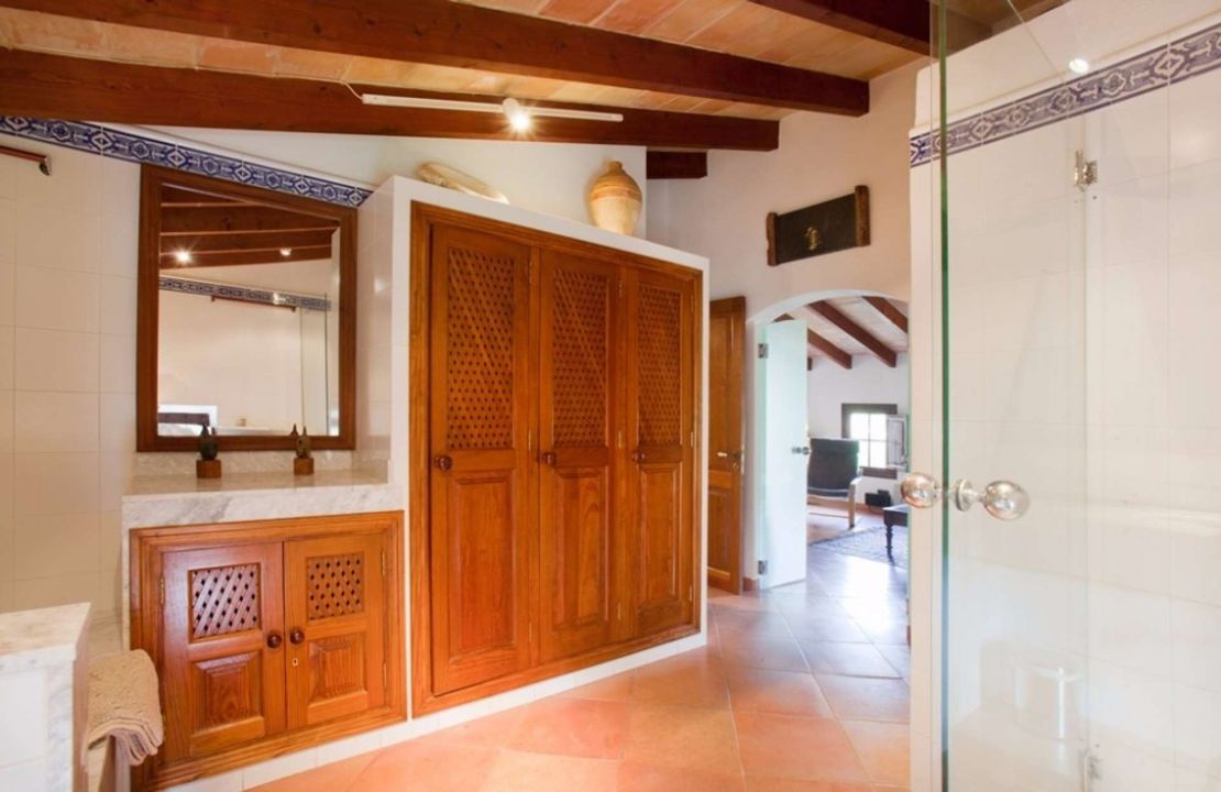 Fantastisches Haus in Cala San Vincente mit drei Gästehäusern, zwei Pools und Tennisplatz