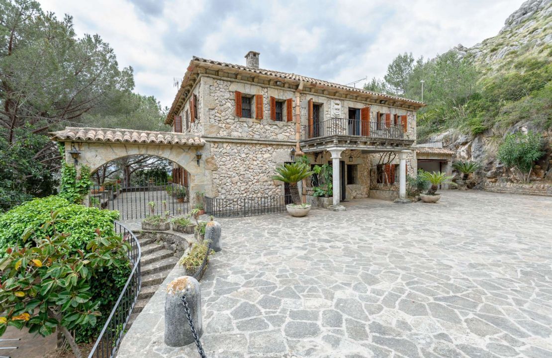 Spektakuläre Finca mit Steinhaus