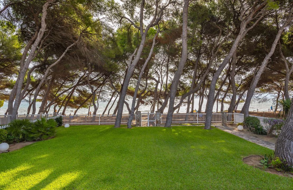Villa zum Verkauf direkt am Strand von Alcudia mit Lizenz zur Ferienvermietung