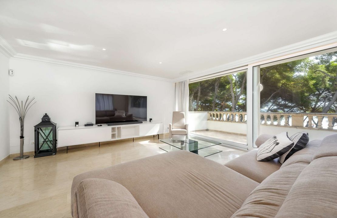 Villa zum Verkauf direkt am Strand von Alcudia mit Lizenz zur Ferienvermietung
