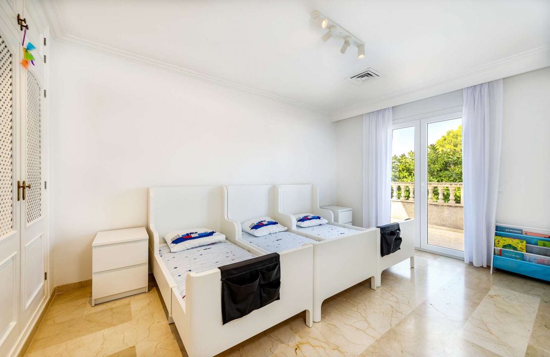 Villa zum Verkauf direkt am Strand von Alcudia mit Lizenz zur Ferienvermietung