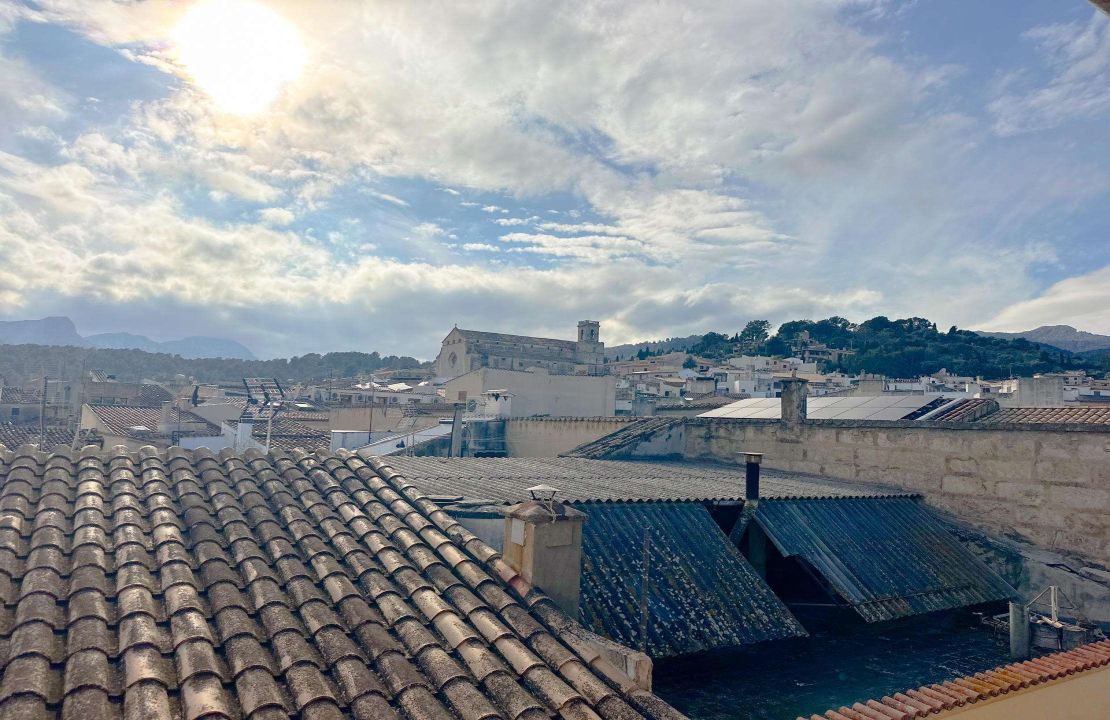Townhouse with Holiday Rental License in the Heart of Pollensa for Sale