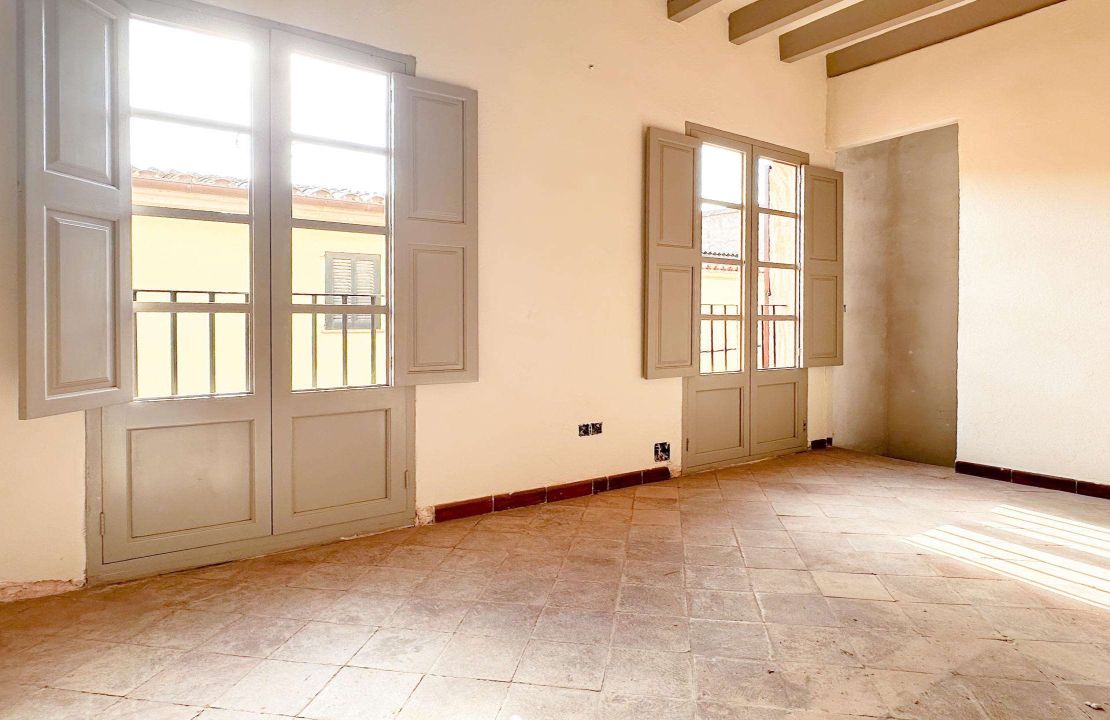 Townhouse with Holiday Rental License in the Heart of Pollensa for Sale