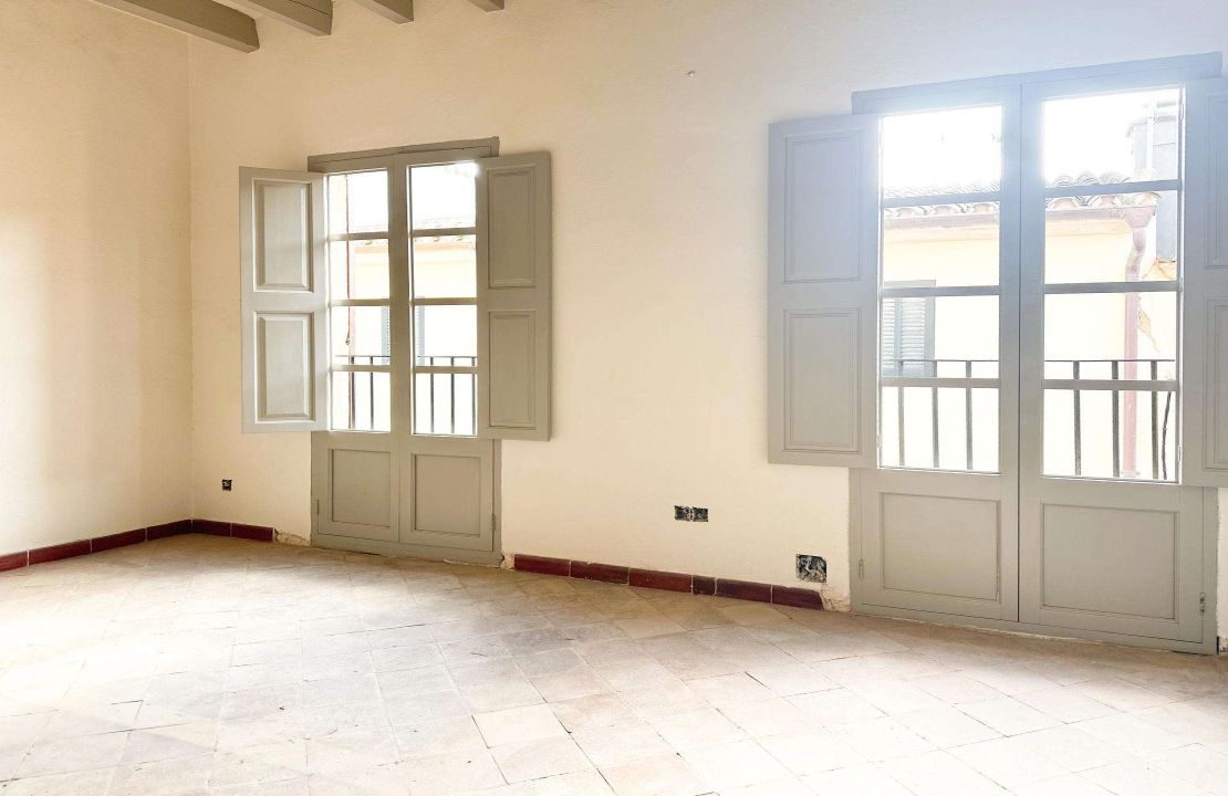 Townhouse with Holiday Rental License in the Heart of Pollensa for Sale