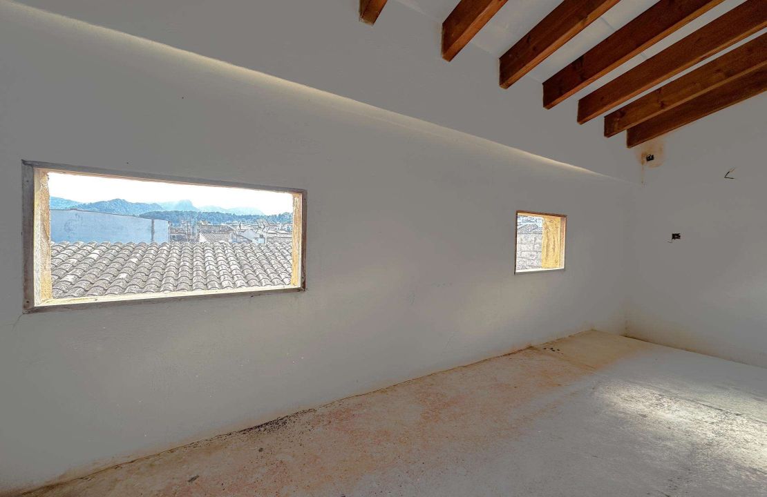 Townhouse with Holiday Rental License in the Heart of Pollensa for Sale