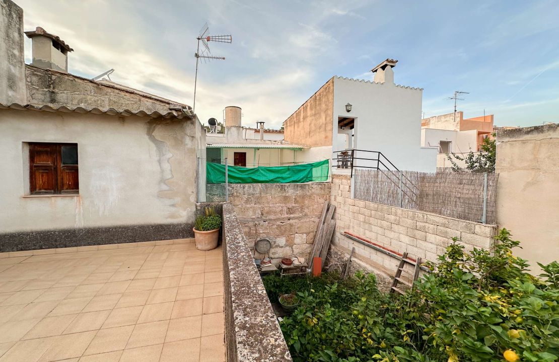 Adosado de 3 dormitorios en Pollensa, Mallorca con patio y dos terrazas en venta