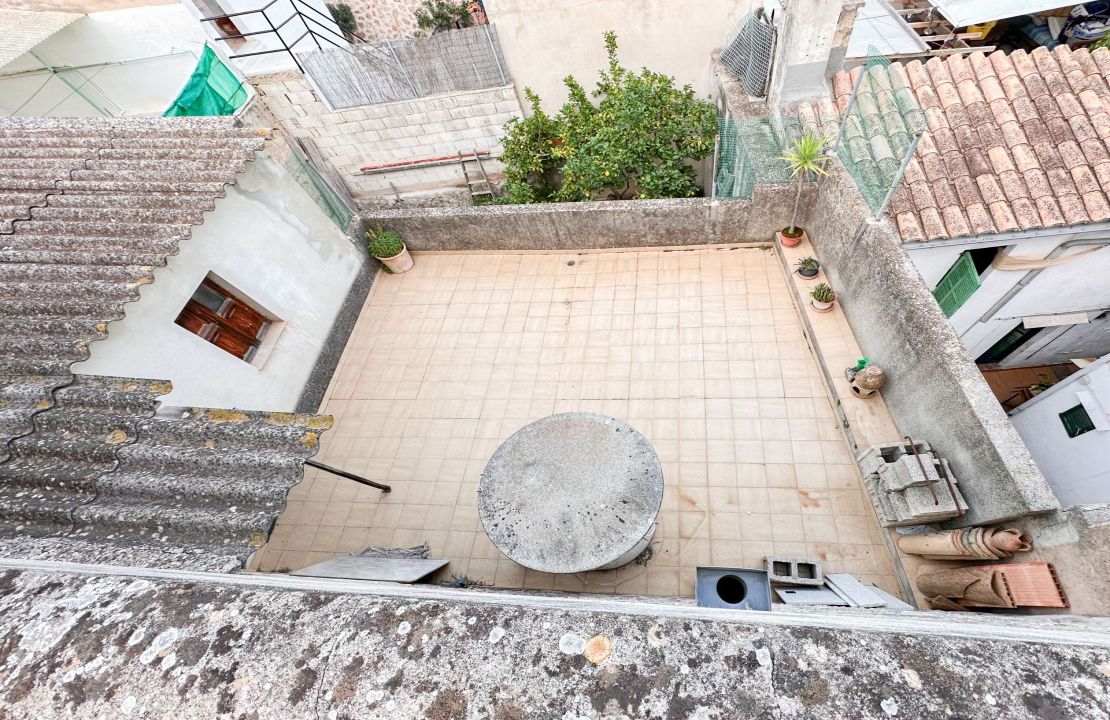Adosado de 3 dormitorios en Pollensa, Mallorca con patio y dos terrazas en venta
