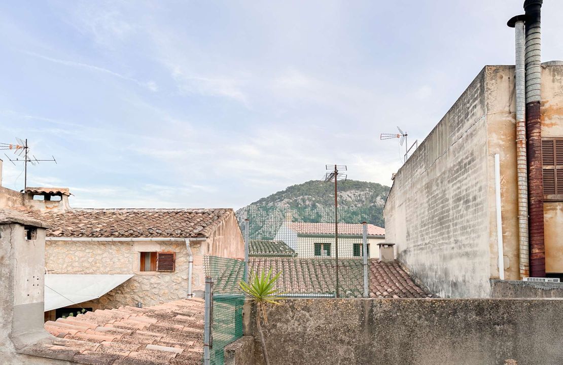 Adosado de 3 dormitorios en Pollensa, Mallorca con patio y dos terrazas en venta