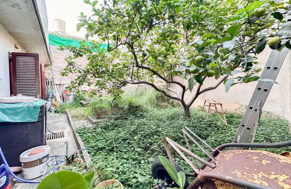 Adosado de 3 dormitorios en Pollensa, Mallorca con patio y dos terrazas en venta