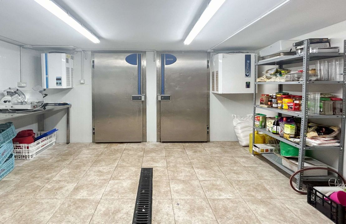 Lukrative Restaurantgelegenheit mit eigener Wohnung in Can Picafort zu verkaufen!