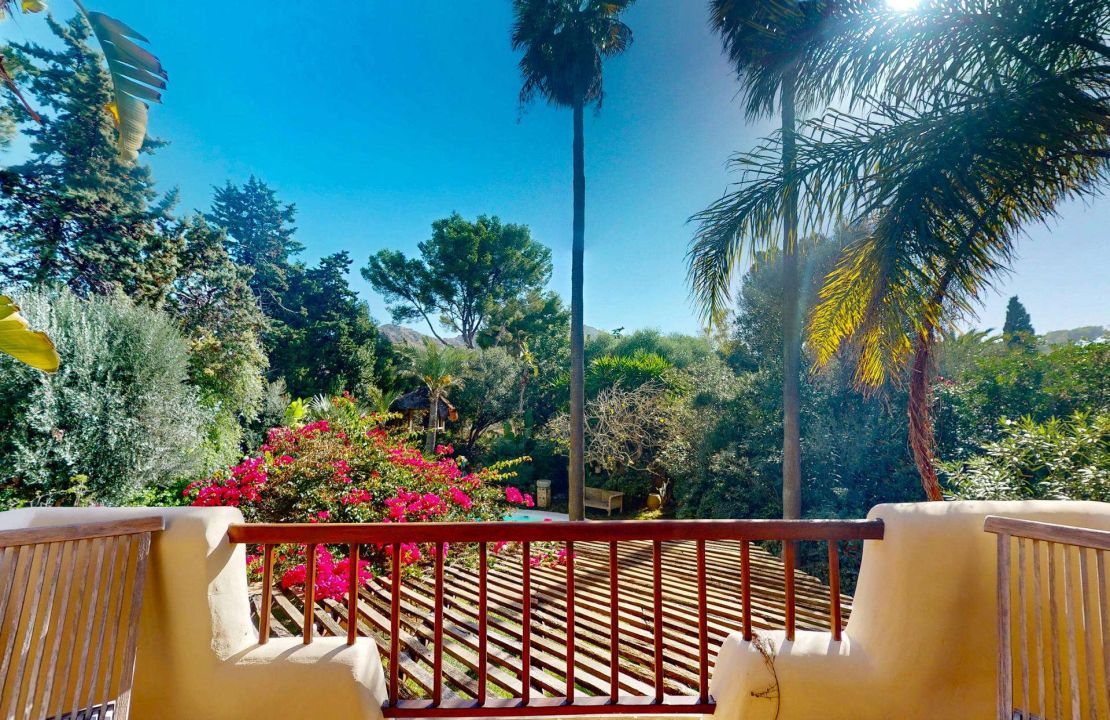 Dream villa in Bonaire Alcudia with pool, garage and partial sea views for sale with optional plots