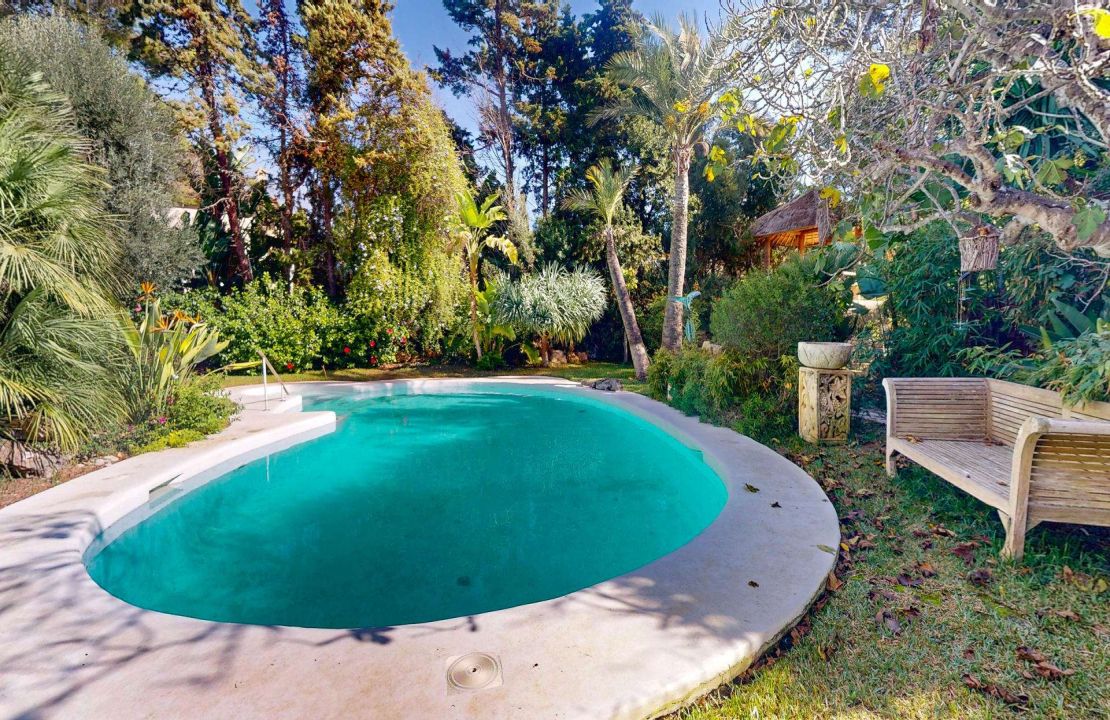 Dream villa in Bonaire Alcudia with pool, garage and partial sea views for sale with optional plots