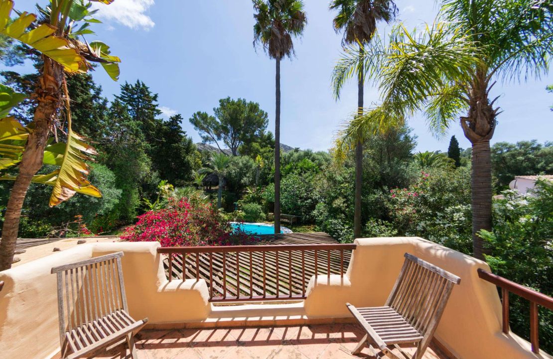 Dream villa in Bonaire Alcudia with pool, garage and partial sea views for sale with optional plots