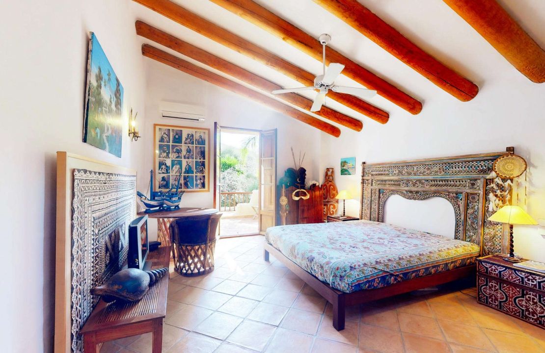 Dream villa in Bonaire Alcudia with pool, garage and partial sea views for sale with optional plots