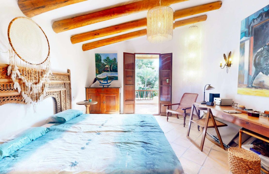 Dream villa in Bonaire Alcudia with pool, garage and partial sea views for sale with optional plots