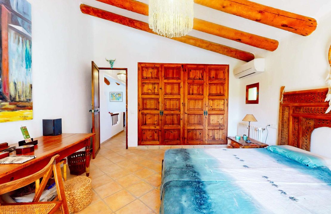 Dream villa in Bonaire Alcudia with pool, garage and partial sea views for sale with optional plots