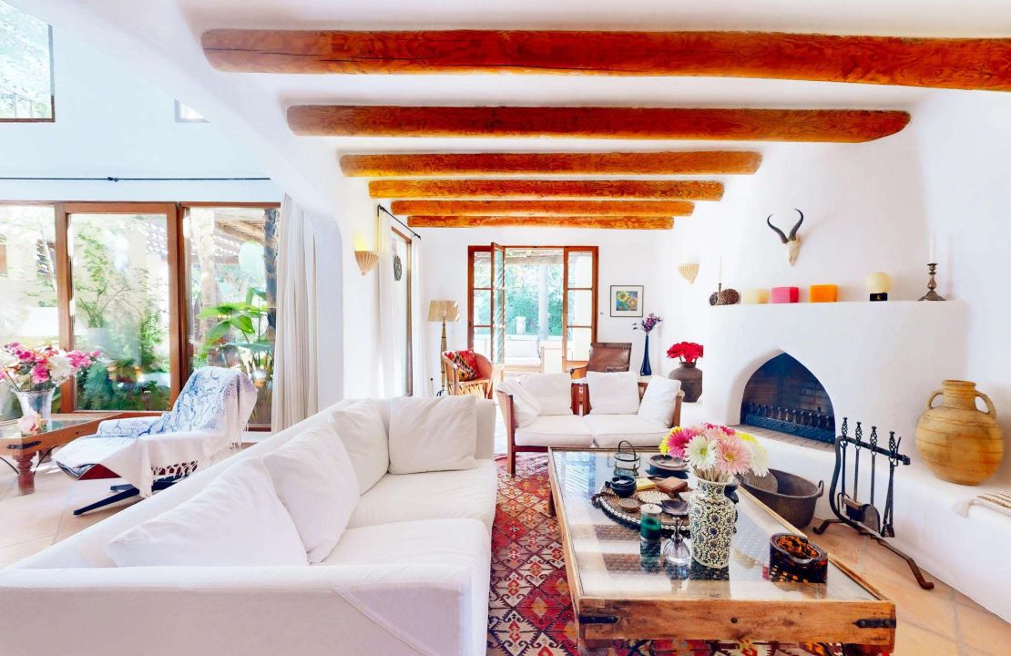 Dream villa in Bonaire Alcudia with pool, garage and partial sea views for sale with optional plots