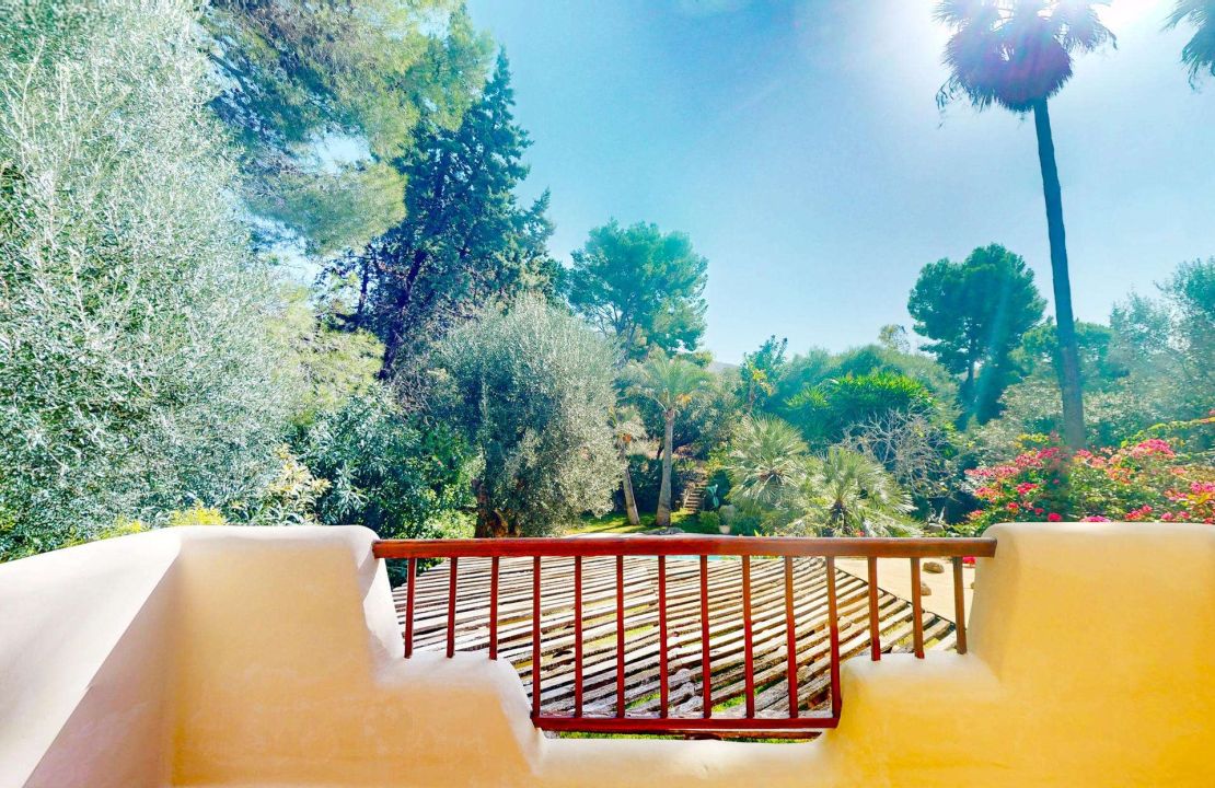 Dream villa in Bonaire Alcudia with pool, garage and partial sea views for sale with optional plots