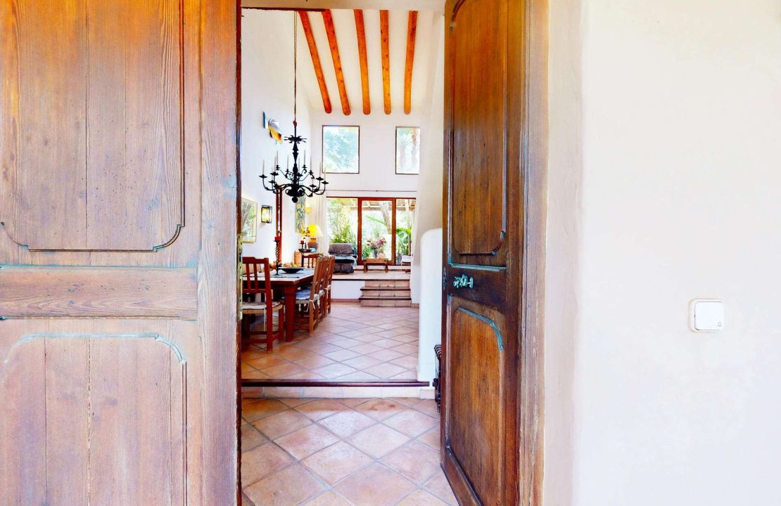 Dream villa in Bonaire Alcudia with pool, garage and partial sea views for sale with optional plots