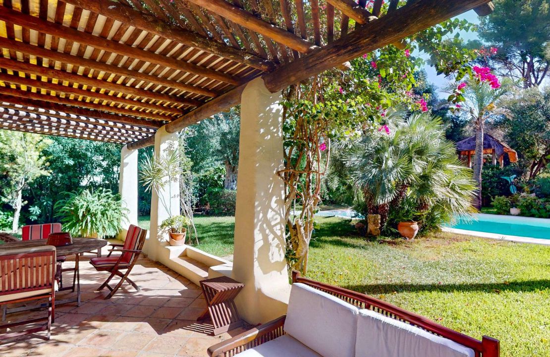 Dream villa in Bonaire Alcudia with pool, garage and partial sea views for sale with optional plots