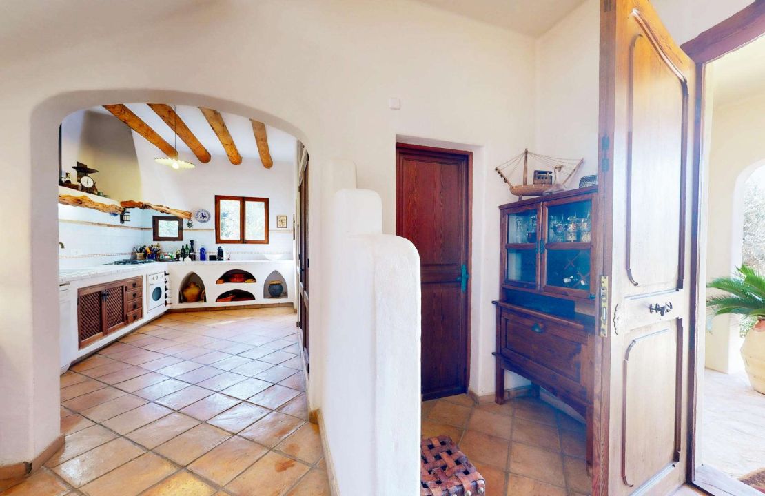 Dream villa in Bonaire Alcudia with pool, garage and partial sea views for sale with optional plots