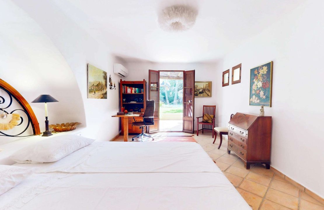 Dream villa in Bonaire Alcudia with pool, garage and partial sea views for sale with optional plots