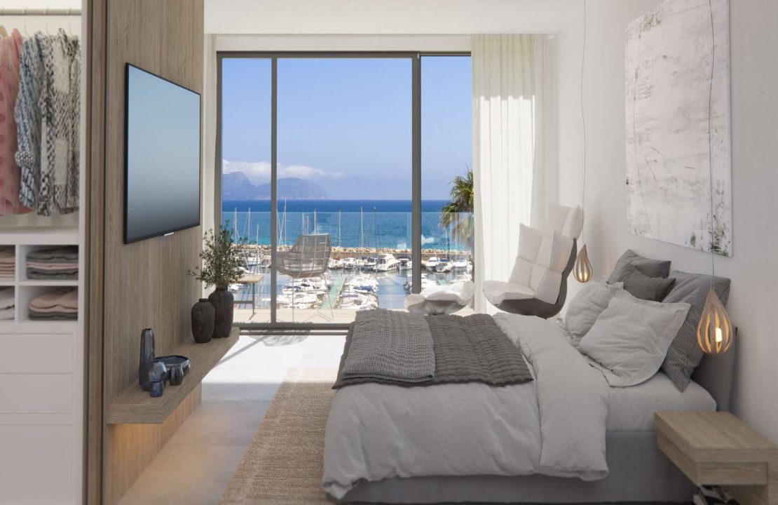 Edificio en venta en primera linea de mar en Can Picafort Mallorca