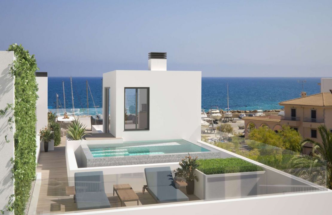 Duplex in erster Meereslinie im Bau in Can Picafort, mit Parkplatz, Pool und Dachterrasse.