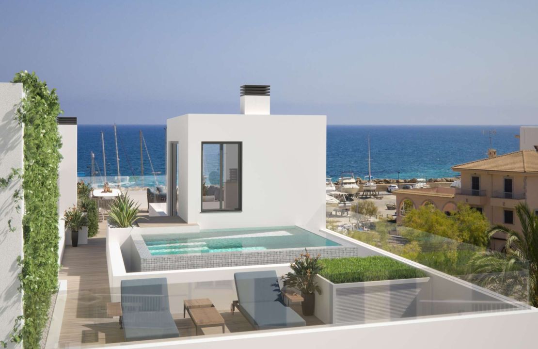 Edificio en venta en primera linea de mar en Can Picafort Mallorca