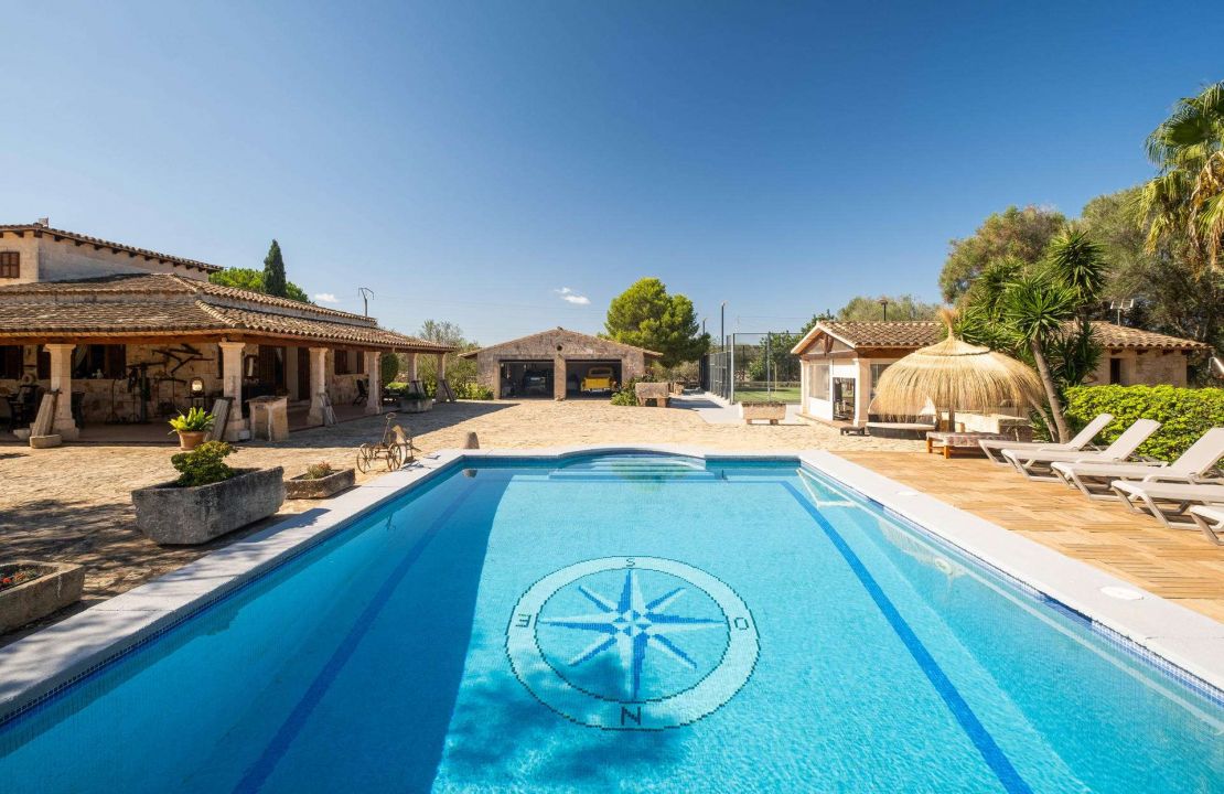 Finca in Santa Margalida, Mallorca mit Pool, Paddelplatz, Garage und Unterhaltungsbereich