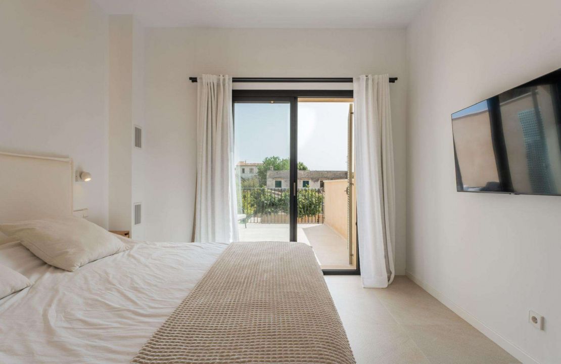 Modernes Stadthaus in Campanet Mallorca, mit Pool und BBQ