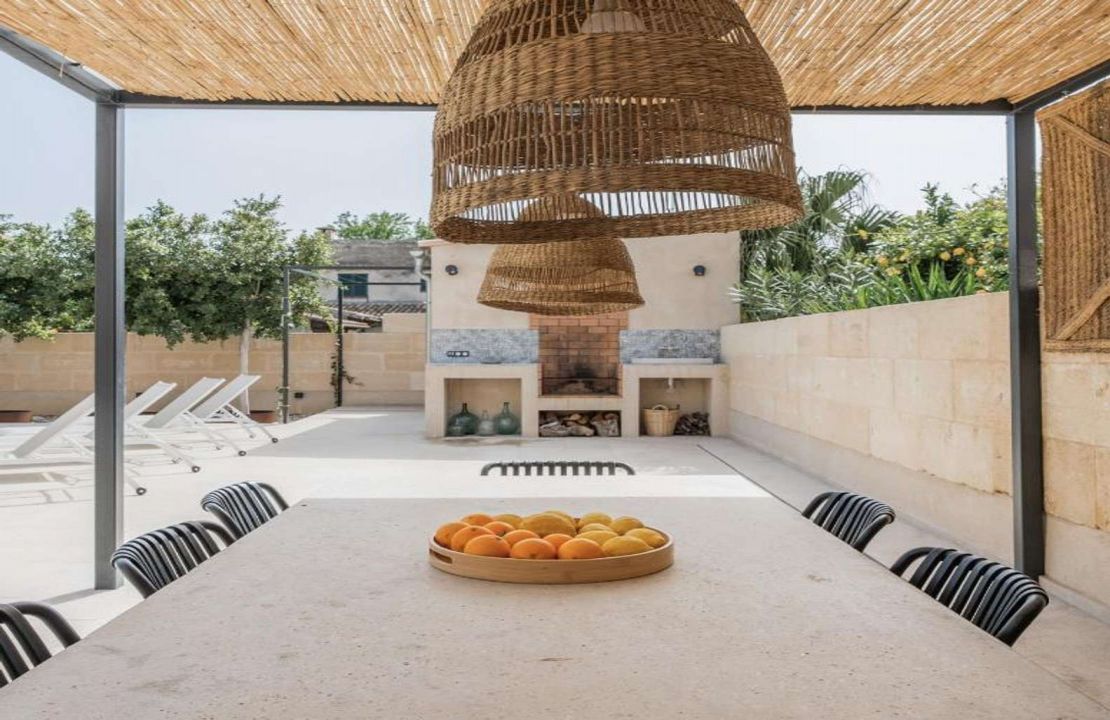Modernes Stadthaus in Campanet Mallorca, mit Pool und BBQ