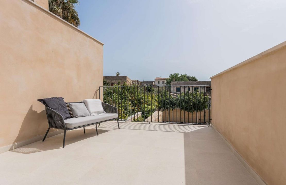 Modernes Stadthaus in Campanet Mallorca, mit Pool und BBQ