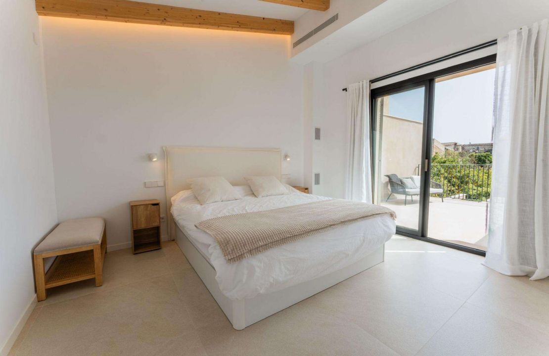 Modernes Stadthaus in Campanet Mallorca, mit Pool und BBQ