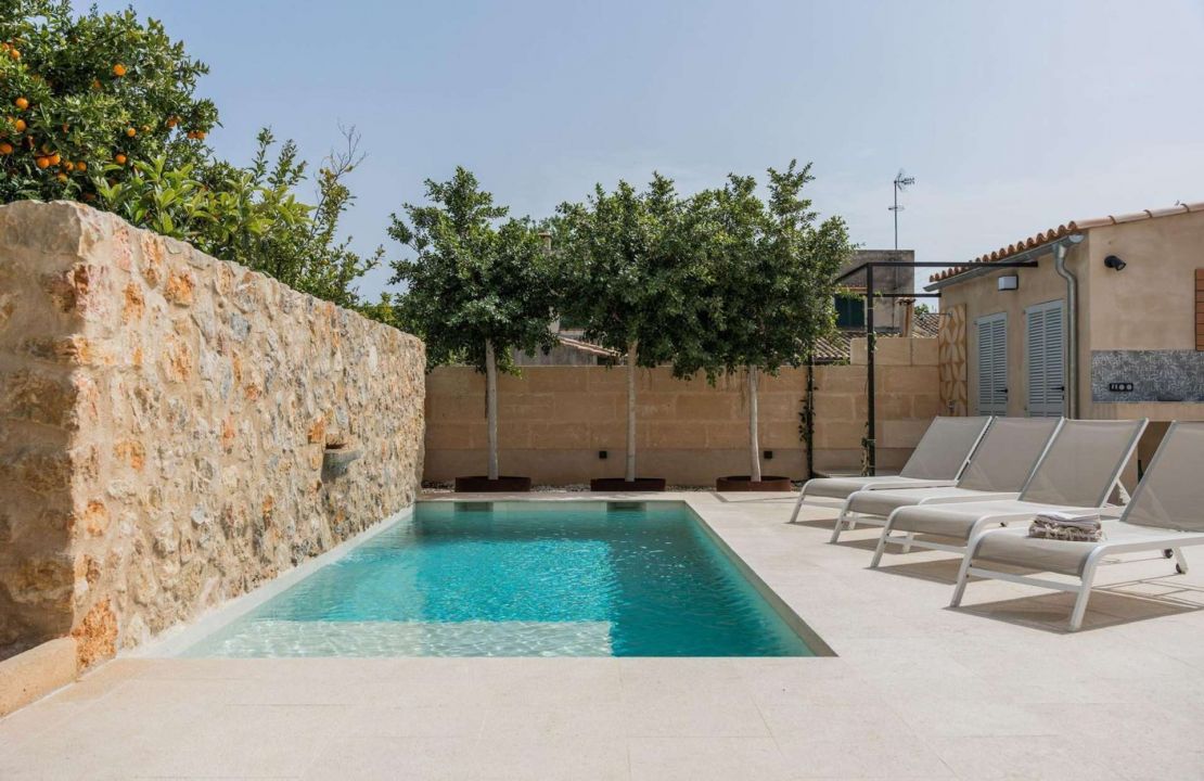 Modernes Stadthaus in Campanet Mallorca, mit Pool und BBQ